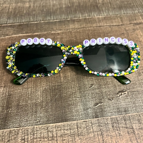✨ Handmade “PoBoy Princess” Mardi Gras Sunnies ✨ - Picture 1 of 1